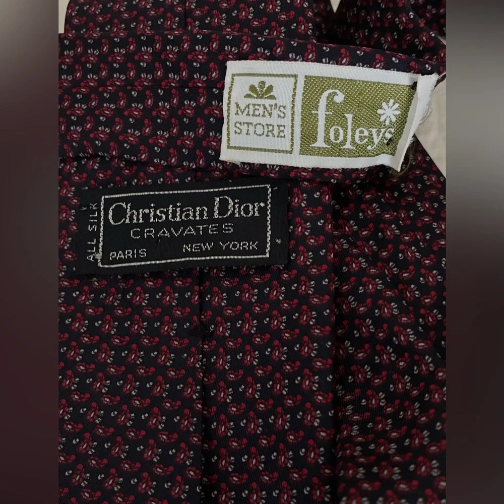 Vintage Christian Dior Men’s Cravates Silk Necktie Foley’s Label; Size 3” x 55”